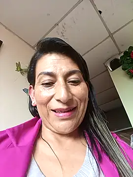Snapshot of Lucia_Rios chatting on 05-01-26, 10:03 Lucia Rios online show from 05-01-26, 10:03