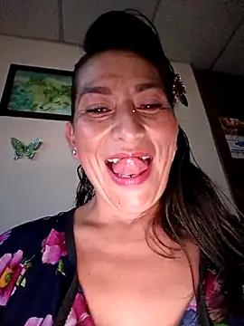 Snapshot of Lucia_Rios chatting on 05-06-26, 11:10 Lucia Rios online show from 05-06-26, 11:10
