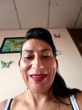 Snapshot of Lucia_Rios chatting on 05-07-26, 10:37 Lucia Rios online show from 05-07-26, 10:37