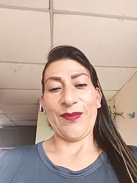 Snapshot of Lucia_Rios chatting on 06-12-26, 05:01 Lucia Rios online show from 06-12-26, 05:01