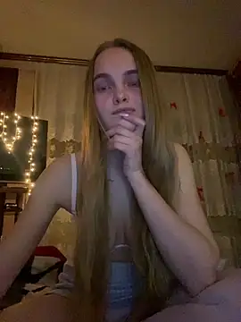Snapshot of LunaVey chatting on 04-14-26, 05:52 LunaVey online show from 04-14-26, 05:52