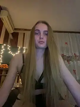 Snapshot of LunaVey chatting on 05-12-26, 06:38 LunaVey online show from 05-12-26, 06:38