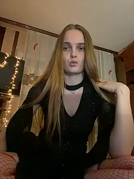 Snapshot of LunaVey chatting on 06-03-26, 06:35 LunaVey online show from 06-03-26, 06:35