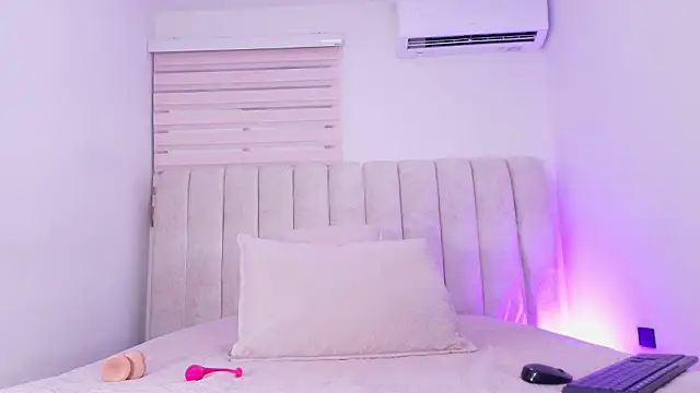 sofi velezz online show from 03-03-26, 12:11