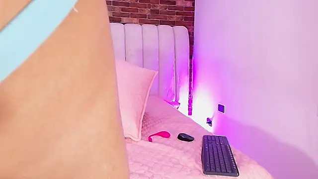 sofi velezz online show from 04-27-26, 11:52