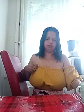 Snapshot of roxana_e43 chatting on 06-09-26, 03:40 roxana e43 online show from 06-09-26, 03:40