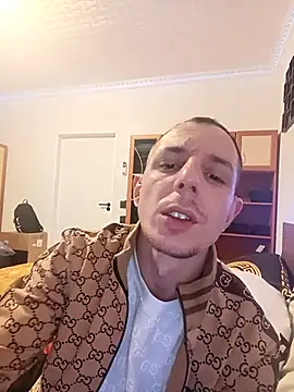 Hugo1993 online show from 04-02-26, 09:18