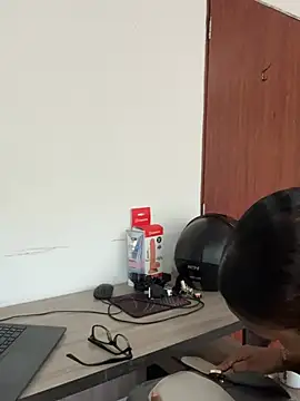 Emi rousse online show from 03-13-26, 12:34