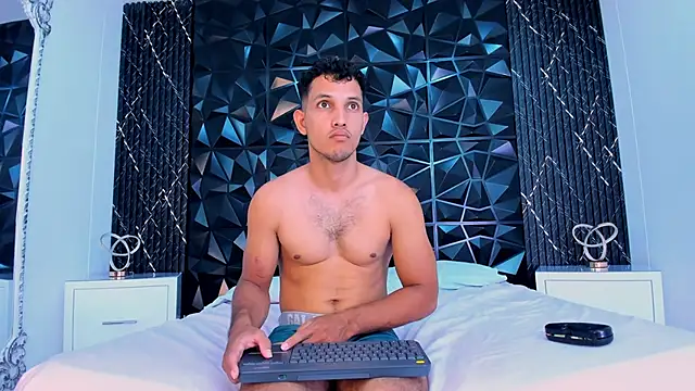 Snapshot of MaxiStanford chatting on 03-05-26, 09:33 MaxiStanford online show from 03-05-26, 09:33