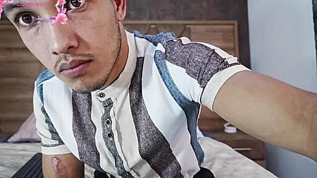 Snapshot of MaxiStanford chatting on 03-08-26, 08:45 MaxiStanford online show from 03-08-26, 08:45