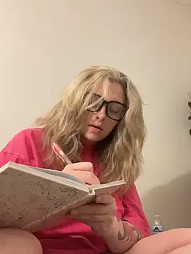 Snapshot of imkhloe chatting on 03-09-26, 12:14 imkhloe online show from 03-09-26, 12:14