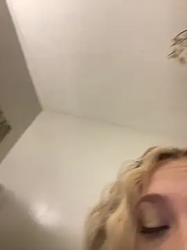 Snapshot of imkhloe chatting on 03-15-26, 02:06 imkhloe online show from 03-15-26, 02:06