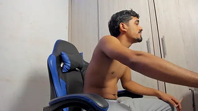 Snapshot of jossi12345j chatting on 03-04-26, 02:56 jossi12345j online show from 03-04-26, 02:56