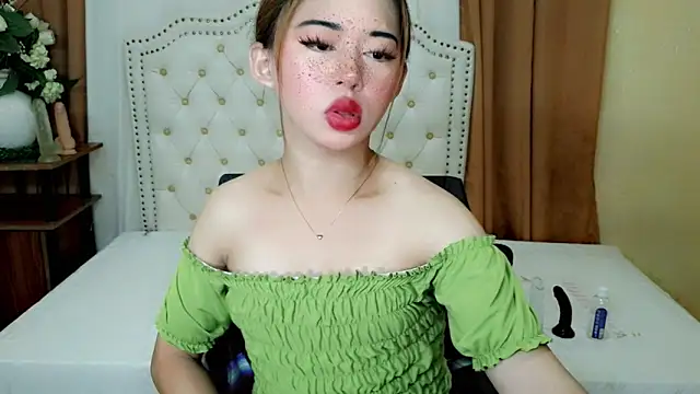 Snapshot of Seductive_sophie chatting on 05-27-26, 03:36 Seductive sophie online show from 05-27-26, 03:36