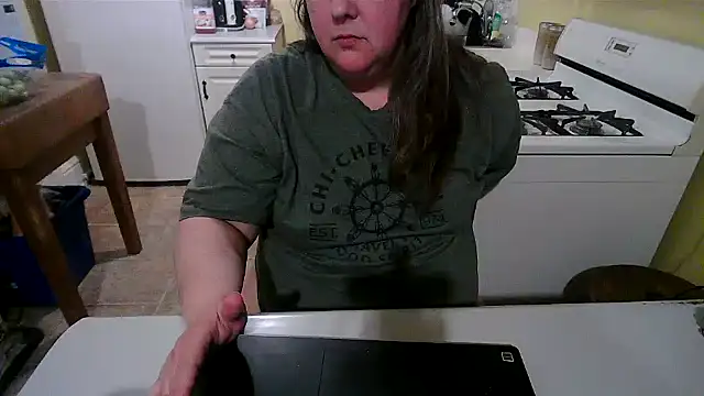 Snapshot of smalltowntrouble chatting on 04-25-26, 02:58 smalltowntrouble online show from 04-25-26, 02:58