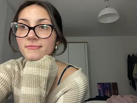 Snapshot of Ellamay06 chatting on 03-09-26, 09:19 Ellamay06 online show from 03-09-26, 09:19