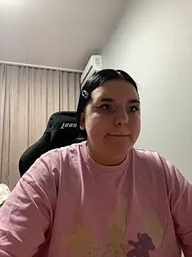 Snapshot of Luizaa004 chatting on 03-10-26, 04:45 Luizaa004 online show from 03-10-26, 04:45