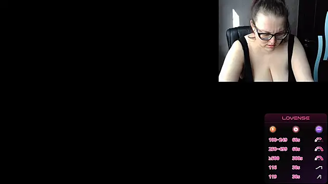 Snapshot of linafolie chatting on 04-28-26, 12:43 linafolie online show from 04-28-26, 12:43