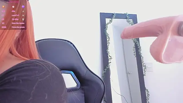 Snapshot of Kloeraize chatting on 03-04-26, 11:55 Kloeraize online show from 03-04-26, 11:55