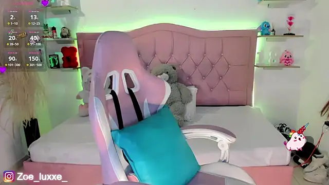 Zoe Luxxe  online show from 03-26-26, 09:09