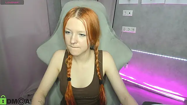 Snapshot of Emma_Dusk chatting on 04-29-26, 12:59 Emma Dusk online show from 04-29-26, 12:59