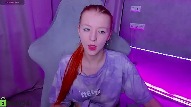 Snapshot of Emma_Dusk chatting on 05-08-26, 01:00 Emma Dusk online show from 05-08-26, 01:00