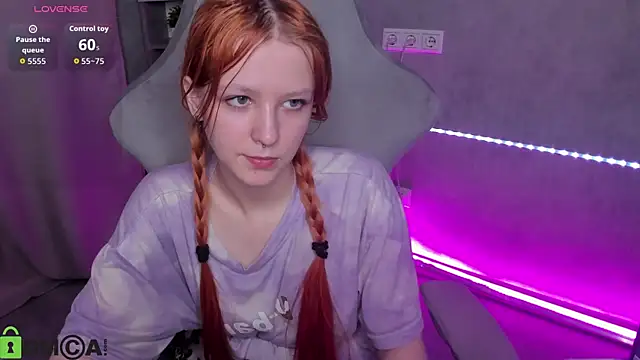Snapshot of Emma_Dusk chatting on 05-16-26, 12:07 Emma Dusk online show from 05-16-26, 12:07