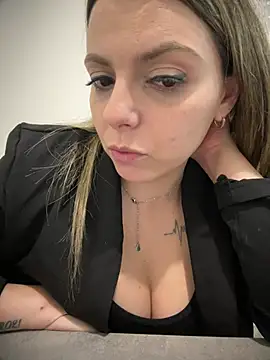 Snapshot of diavola_bionda chatting on 03-15-26, 01:55 diavola bionda online show from 03-15-26, 01:55