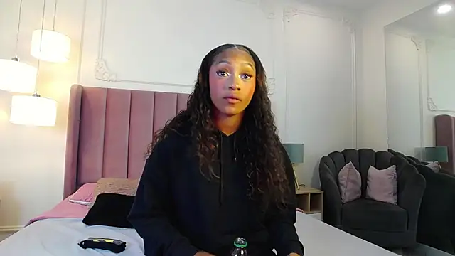 LiaTrainor online show from 04-06-26, 12:28