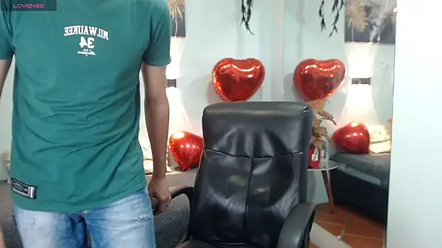 Snapshot of Roccoallegeri chatting on 03-12-26, 11:49 Roccoallegeri online show from 03-12-26, 11:49