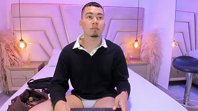 Max Huntter online show from 03-07-26, 01:24