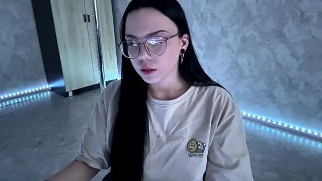 AlisNoire online show from 03-19-26, 02:54