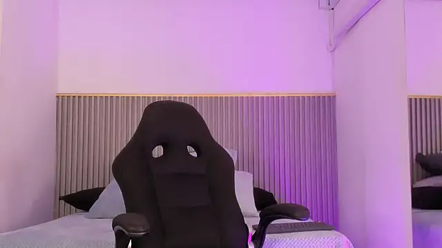 ashvalentine  online show from 04-12-26, 07:41