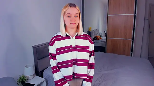 AveIinaStromain online show from 03-11-26, 06:19