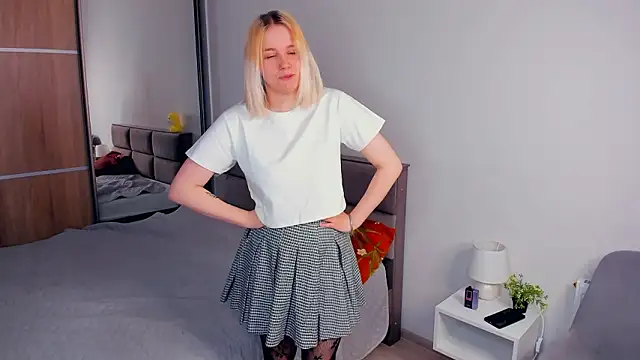 AveIinaStromain online show from 03-14-26, 05:57