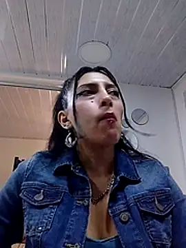 Snapshot of jaade_doll chatting on 03-13-26, 01:29 jaade doll online show from 03-13-26, 01:29