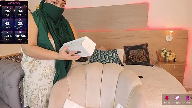  Azahaaraa  online show from 04-28-26, 03:44