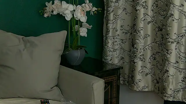 SkinnyNatty online show from 05-02-26, 03:55