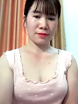 Snapshot of Bondgirl_9 chatting on 05-16-26, 06:32 Bondgirl 9 online show from 05-16-26, 06:32