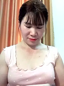 Snapshot of Bondgirl_9 chatting on 05-16-26, 06:54 Bondgirl 9 online show from 05-16-26, 06:54