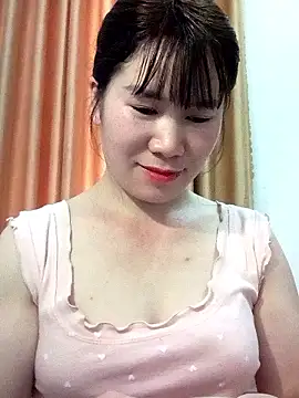 Snapshot of Bondgirl_9 chatting on 05-16-26, 07:05 Bondgirl 9 online show from 05-16-26, 07:05