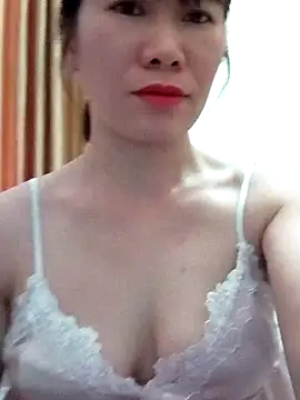 Snapshot of Bondgirl_9 chatting on 05-27-26, 06:10 Bondgirl 9 online show from 05-27-26, 06:10