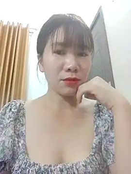 Snapshot of Bondgirl_9 chatting on 05-28-26, 04:15 Bondgirl 9 online show from 05-28-26, 04:15