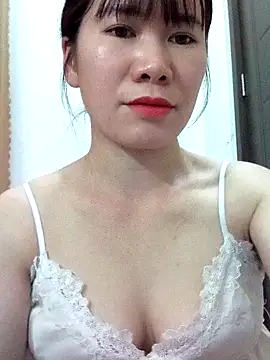 Snapshot of Bondgirl_9 chatting on 05-31-26, 07:48 Bondgirl 9 online show from 05-31-26, 07:48