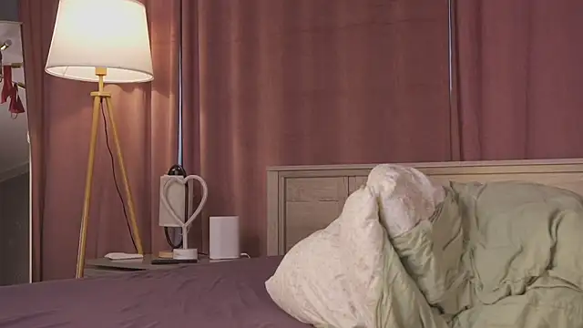 Miranda May online show from 04-23-26, 12:29