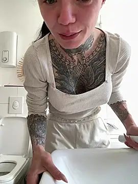 SkinnyLilly online show from 04-26-26, 11:19