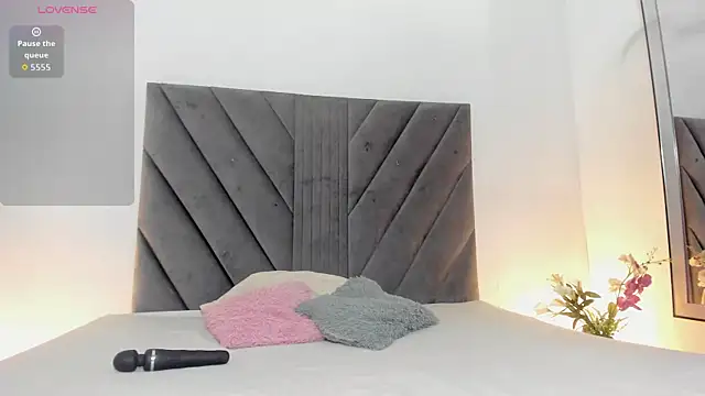 Miaatorres  online show from 07-18-26, 12:09