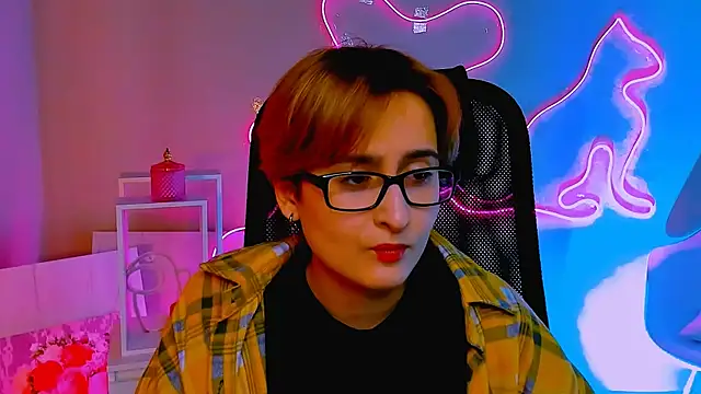 LixeLuna online show from 04-19-26, 06:24