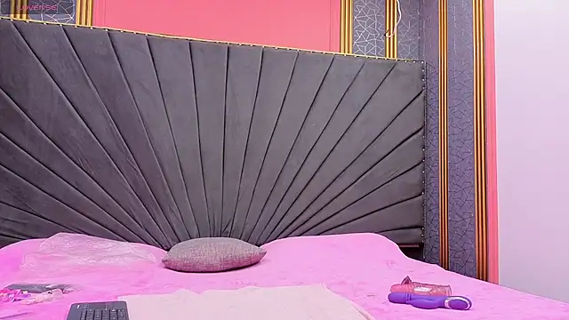 Snapshot of Kaely-Hot- chatting on 03-09-26, 02:43 Kaely-Hot- online show from 03-09-26, 02:43