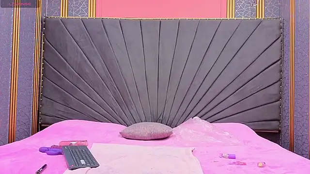 Snapshot of Kaely-Hot- chatting on 03-10-26, 02:22 Kaely-Hot- online show from 03-10-26, 02:22